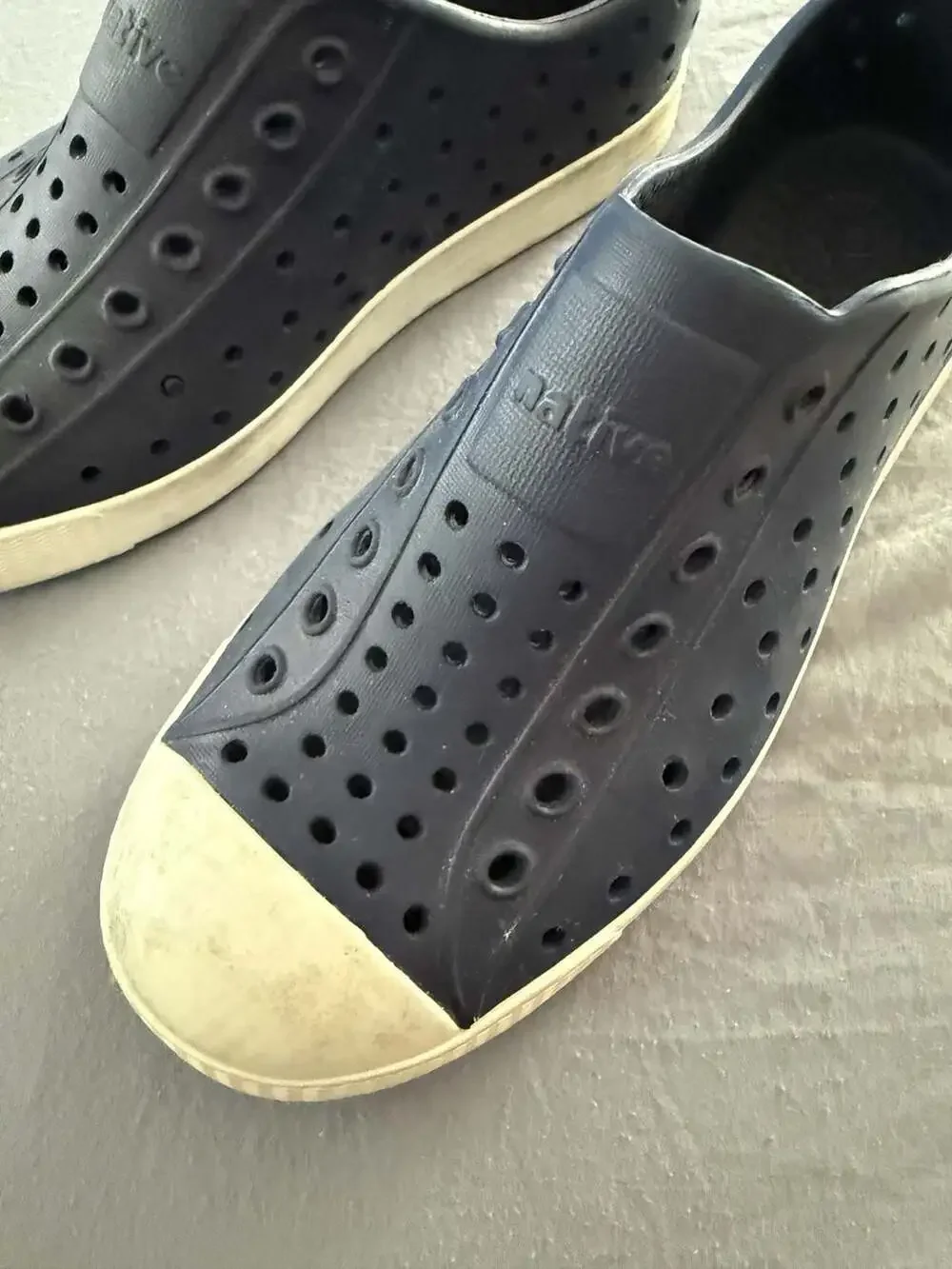 Native Jefferson Slip-On Water Shoes Navy Blue Bone White Junior Size J2